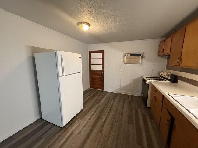 Building Photo - 5.5 Grace-