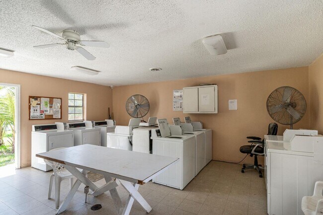 Foto del edificio - 495 SE 8th St