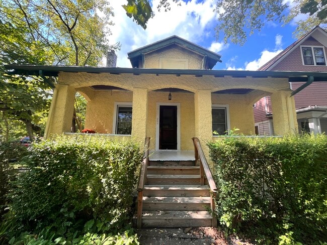Building Photo - 204 W Yates St