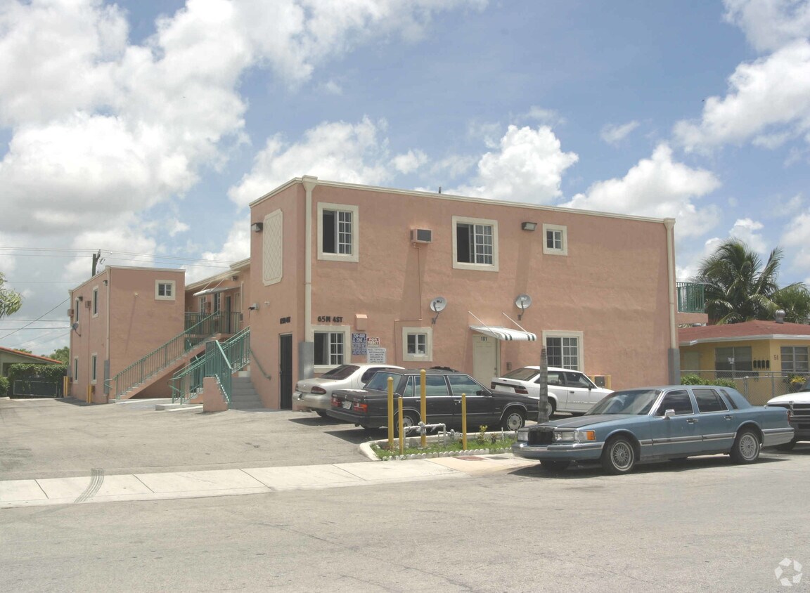Building Photo - 65 W 4th St