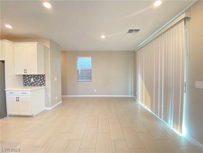 Building Photo - 4125 Elegant Chateau St