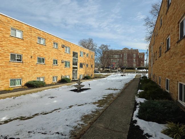 Foto del edificio - 3339-3339 Epworth Ave