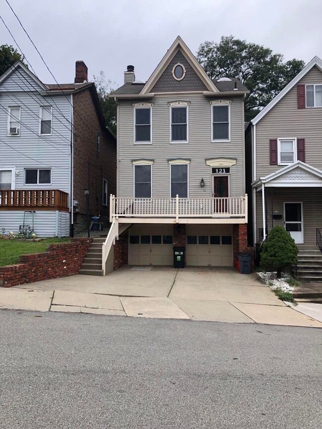 Building Photo - 121 Kearsarge St