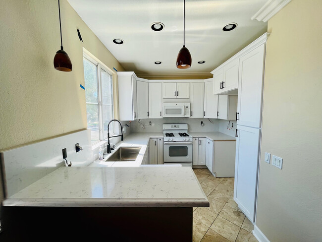 Foto del edificio - 17941 Lost Canyon Rd