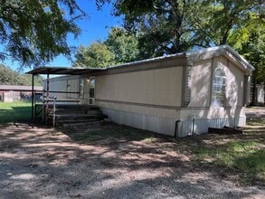 Building Photo - 112 Peddy St