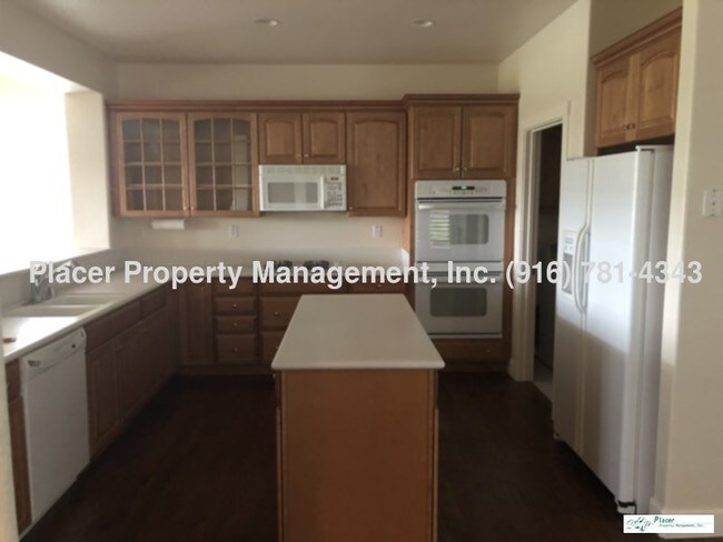 Building Photo - 1155 Overland Ln