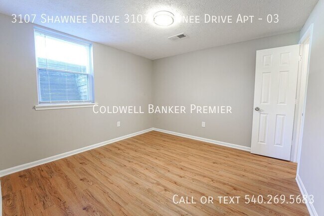Building Photo - Beautifully Renovated Apartment in Winches...