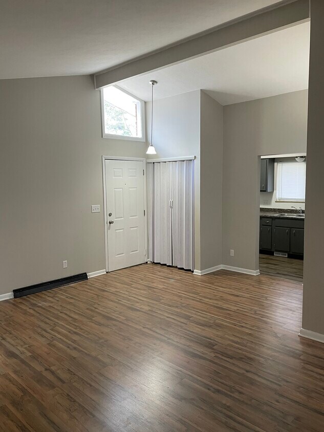 Primary Photo - 1616 Maxen Dr