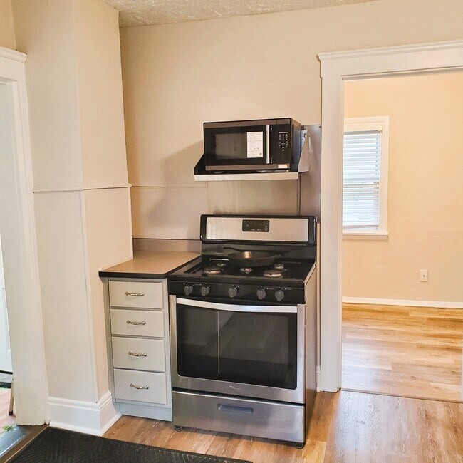 Photo - 3136 W 40th St (Cleveland, OH) Apartment