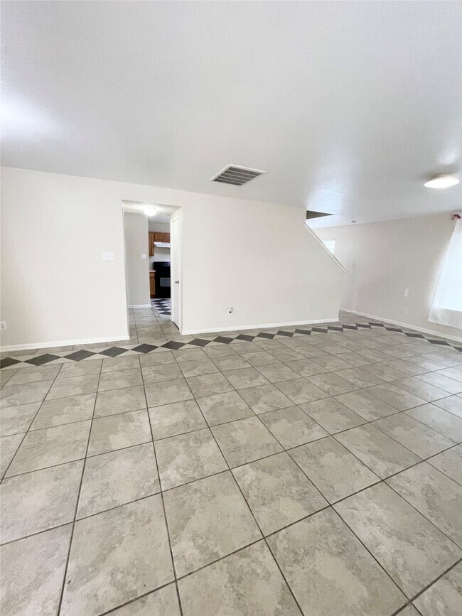 Foto del edificio - 8106 Sanders Forest Ct