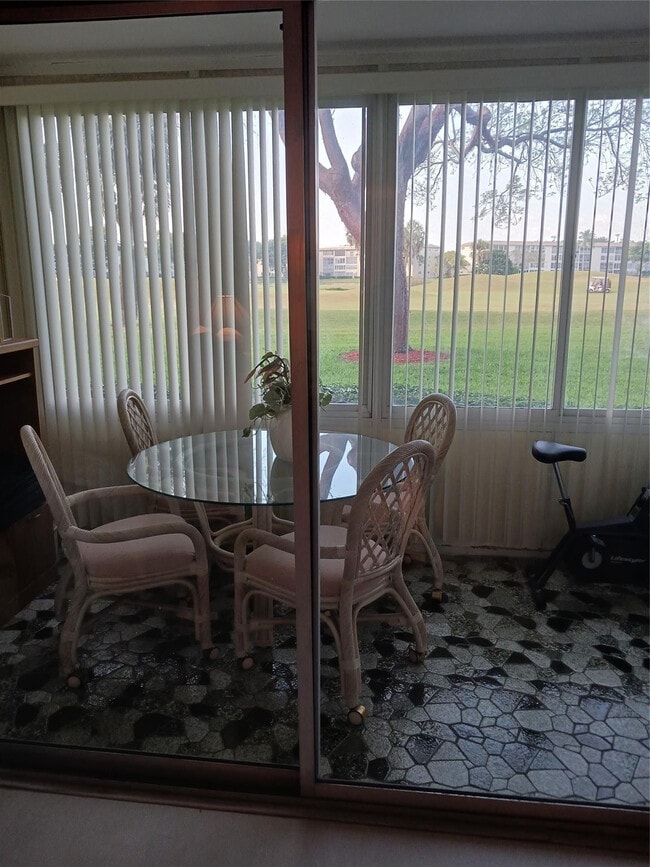 Building Photo - 3004 Portofino Isle