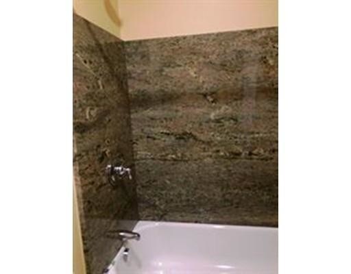 Building Photo - 3 bedroom in Dartmouth MA 02748
