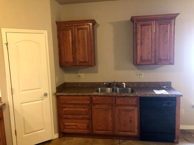 Building Photo - Now Available for Showings! 2 bed/2 bath w...