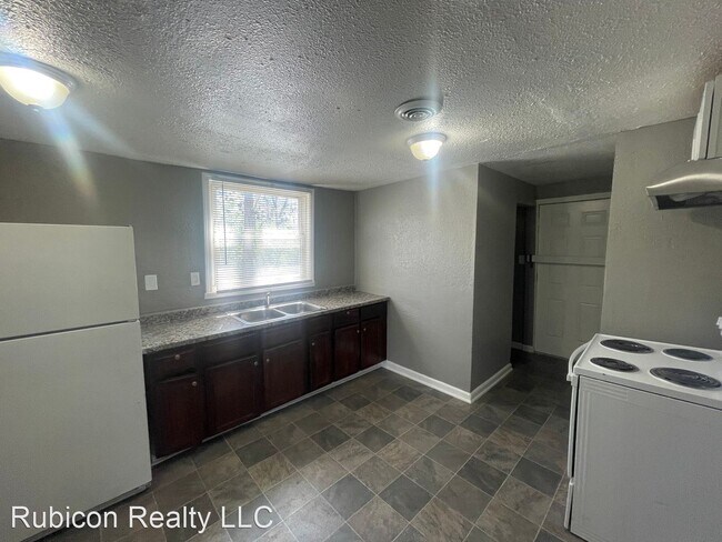 Foto del edificio - 3 br, 1 bath House - 4446 Kensington Ave