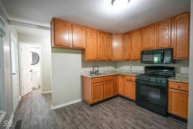 Building Photo - 710 Brooks Dr