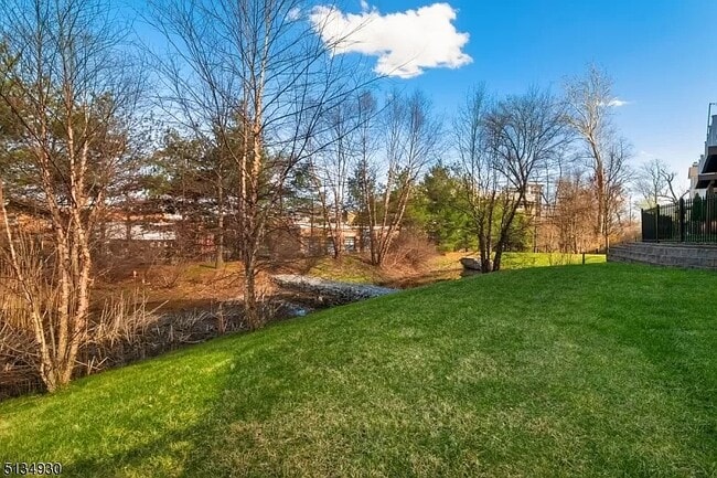 Building Photo - 25 Woodstone Cir