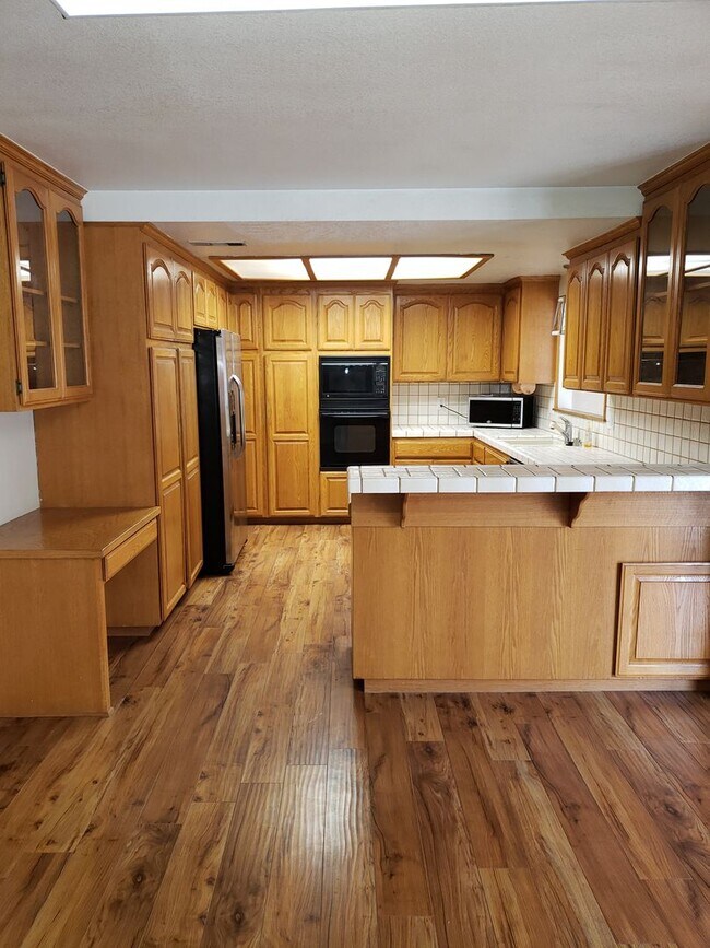 Building Photo - HORSE'S HORSE'S.....GREAT HOUSE WITH LOTS OF LAND AND A BARN