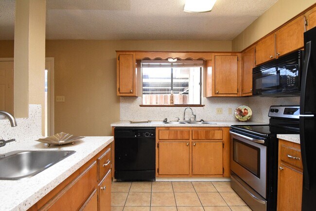 Foto del edificio - IMMEDIATE MOVE-IN W/ FIREPLACE *PERFECT FO...