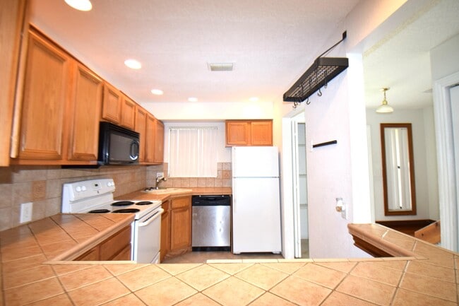 Building Photo - 6205 Dockside Cir