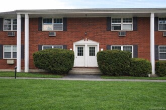 Building Photo - 5 Wildwood Dr