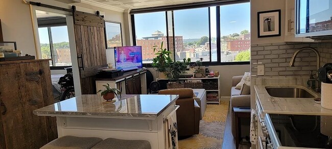 Building Photo - Newly painted 1Bed 1bath