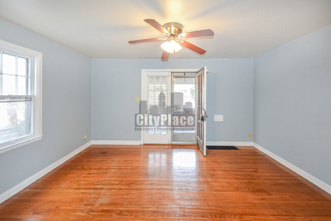 Building Photo - 912 N Bancroft St