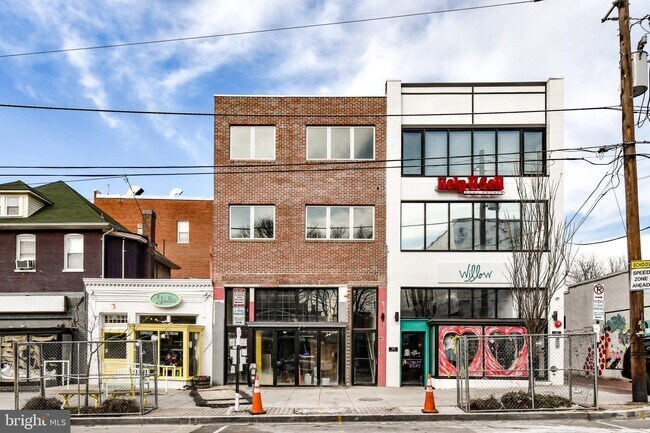 Foto del edificio - 845 Upshur St NW