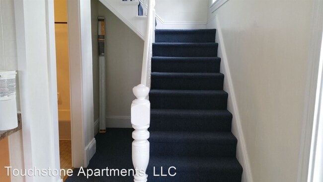 Building Photo - 12-18 Central St