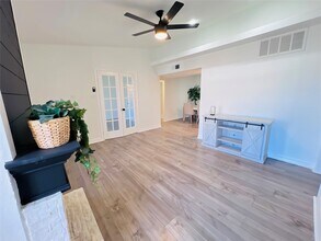 Building Photo - 2110 Wilcrest Dr
