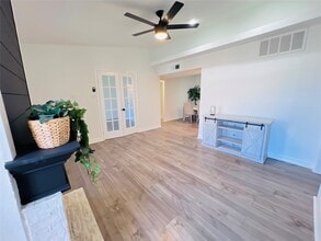 Building Photo - 2110 Wilcrest Dr