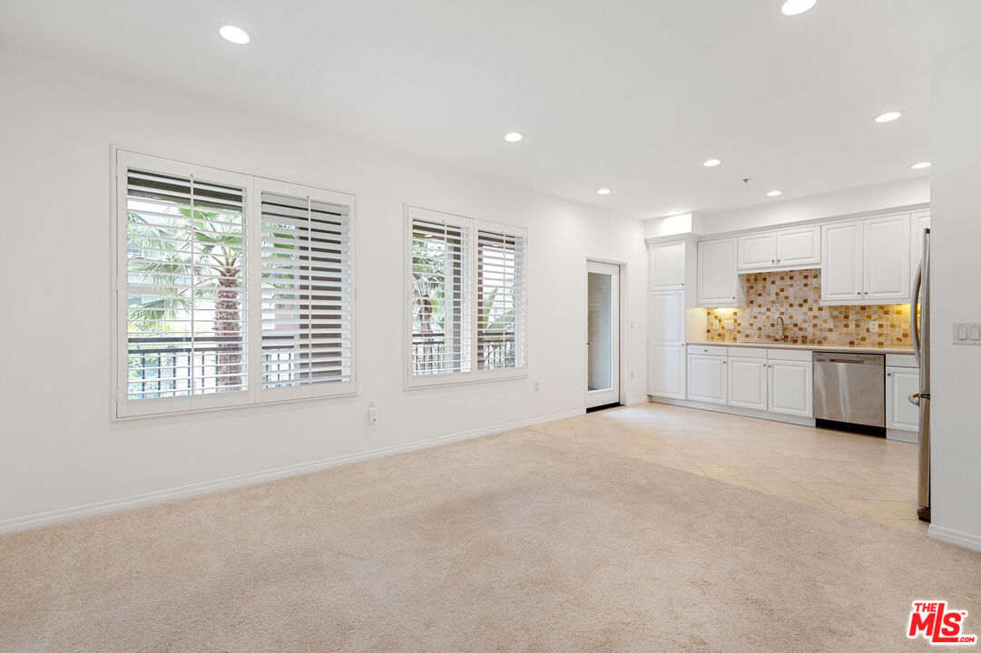 Foto principal - 6020 S Seabluff Dr
