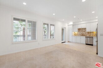 Building Photo - 6020 S Seabluff Dr