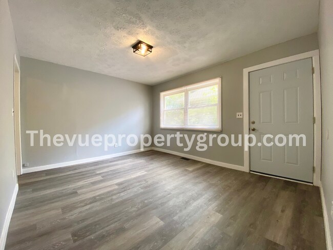 Foto del edificio - Fully rehabbed 3 Bed, 1 Bath in Farrington...