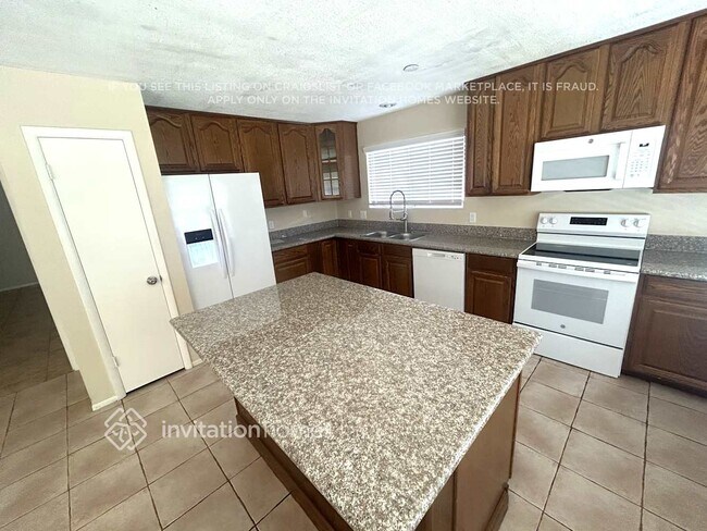 Foto del edificio - 7441 W Krall St