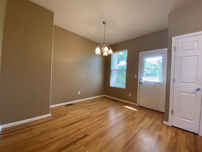 Building Photo - 7854 Sandy Springs Point