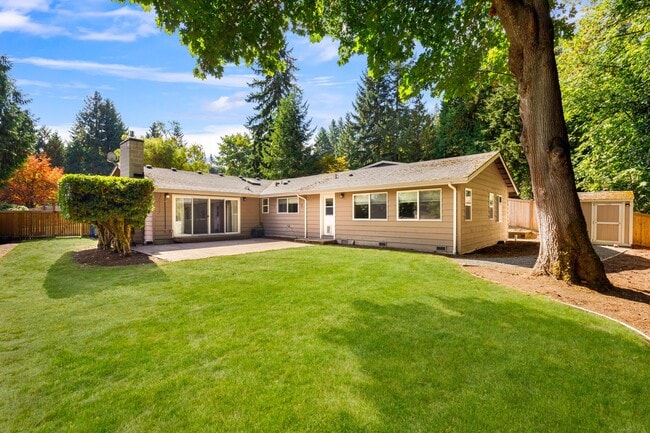Building Photo - 4 Bedroom Rambler Close to Everything in Redmond!