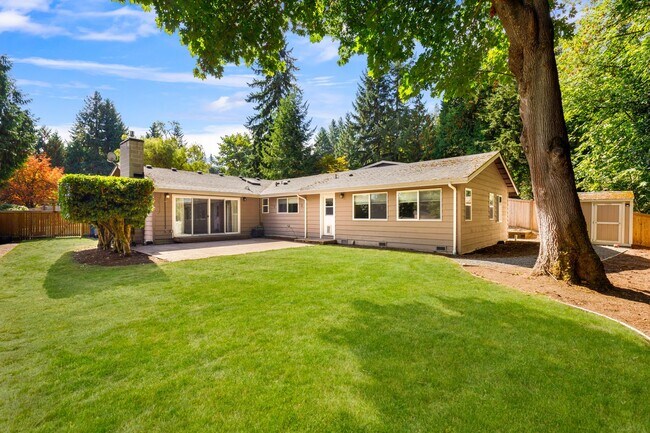 Foto del edificio - 4 Bedroom Rambler Close to Everything in Redmond!