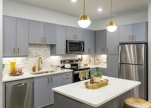 Building Photo - Wayfern Apartments