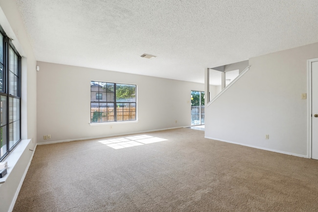 Building Photo - 13922 Villa Camino