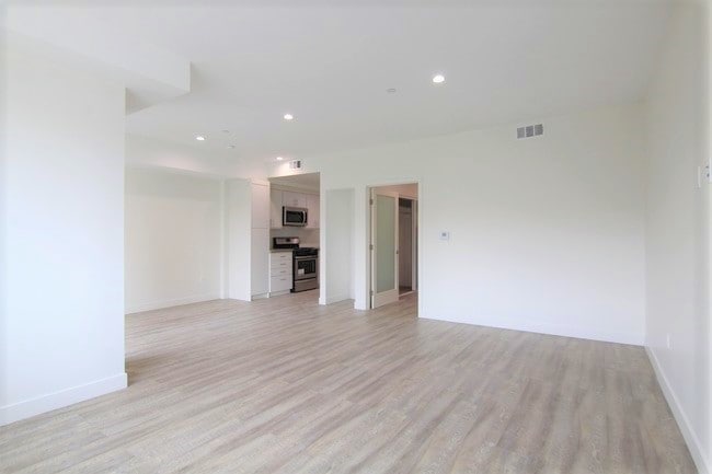 Building Photo - Hartford Apartments