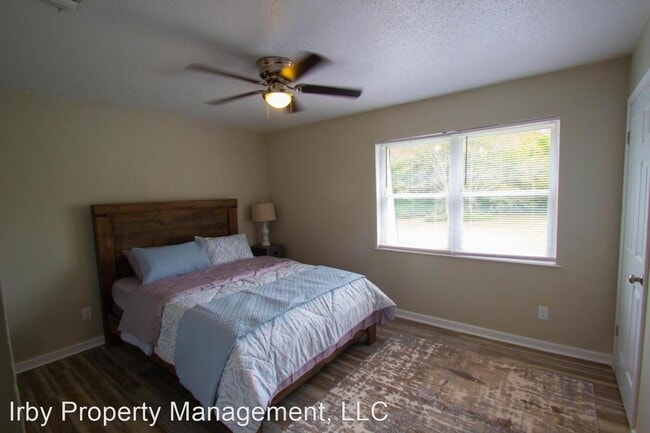 Building Photo - 2 br, 1.5 bath House - 12170 Oakdale Ave