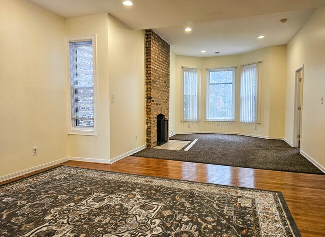 Building Photo - 3643 S Hamilton Ave
