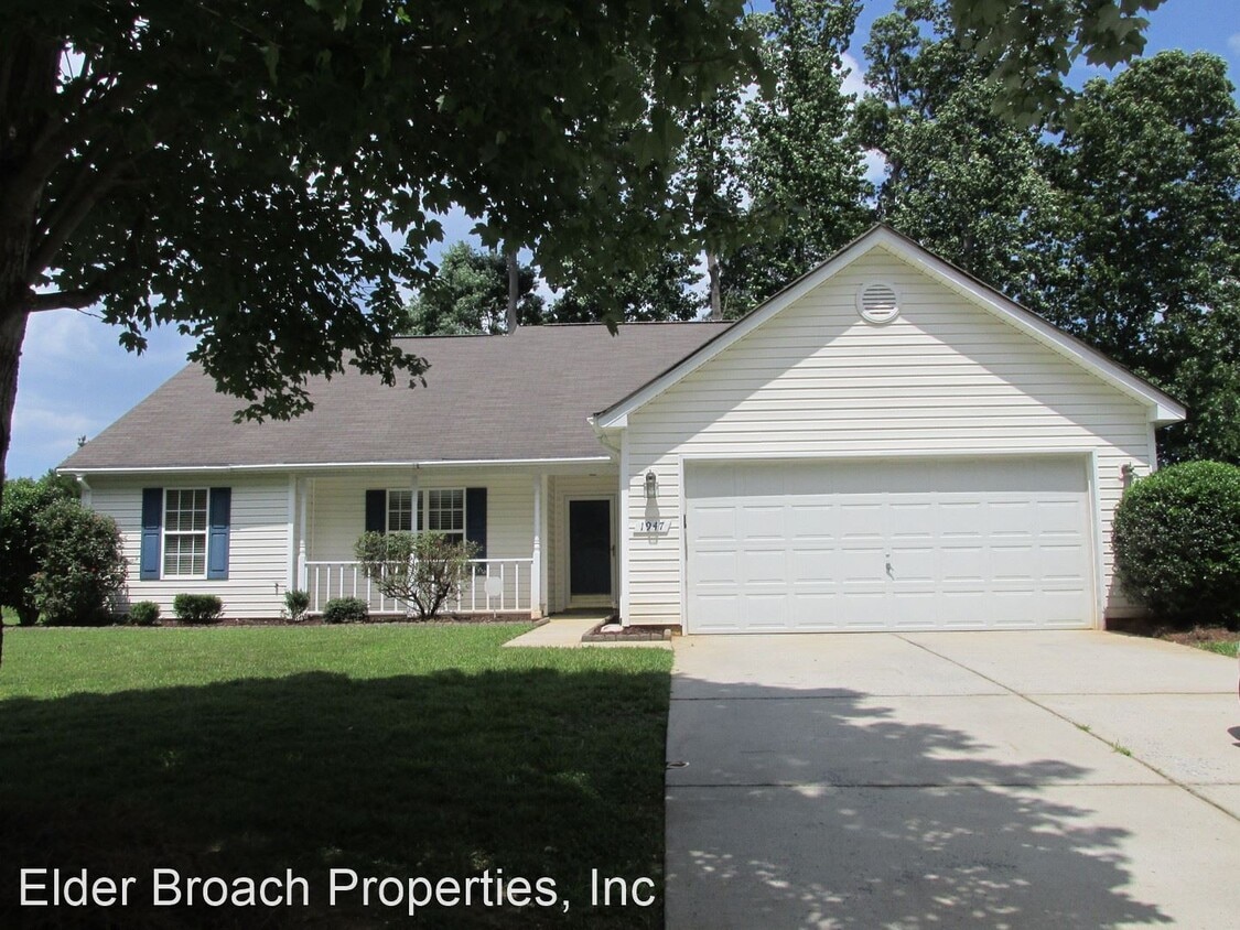 1947 Forest Side Ln, Charlotte, NC 28213 House Rental in Charlotte