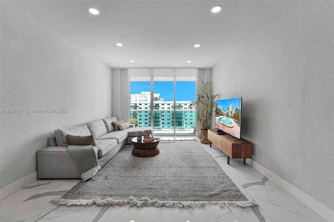 Foto del edificio - 19390 Collins Ave