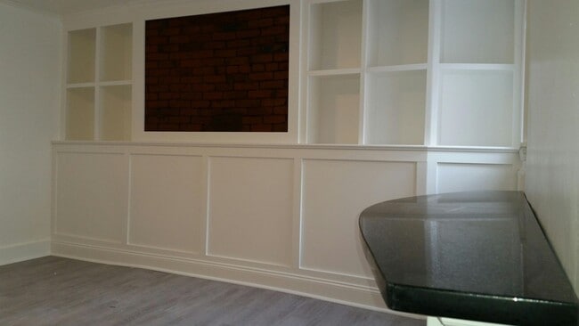 Building Photo - 107 S 16th St