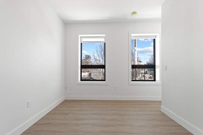 Building Photo - 1137 Washington St