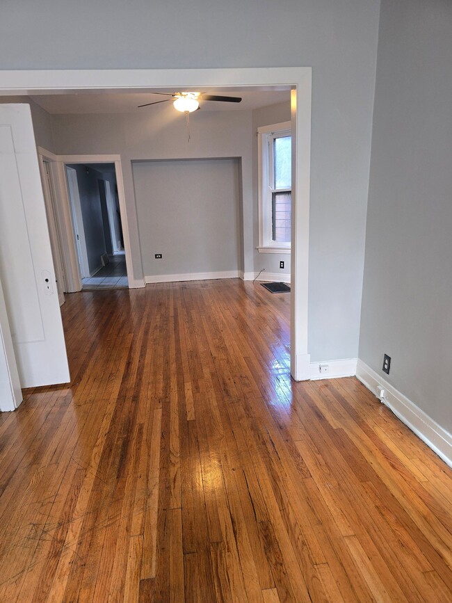 Building Photo - 5519 S Throop St