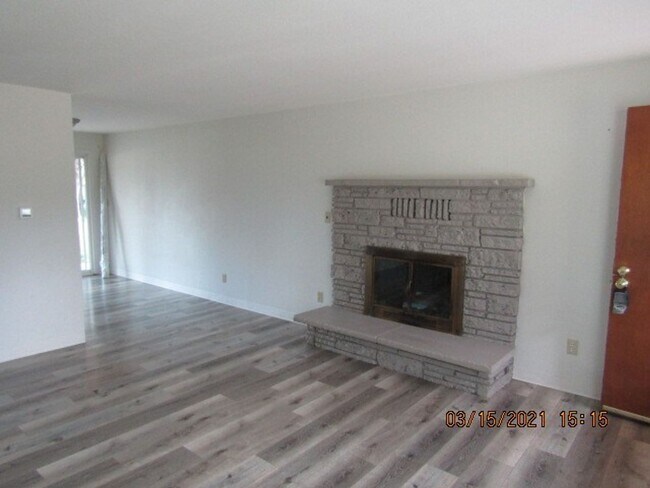 Foto del edificio - 2417-2419 Happy Valley Dr