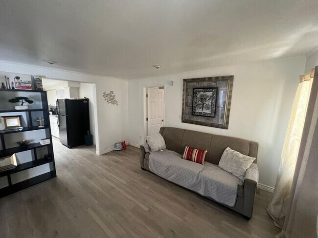 Building Photo - Fully Furnished 3 Bed House for Rent Campb...
