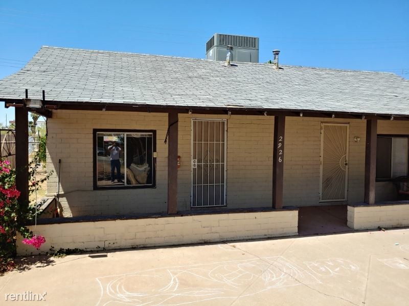 Primary Photo - 2926 W Granada Rd